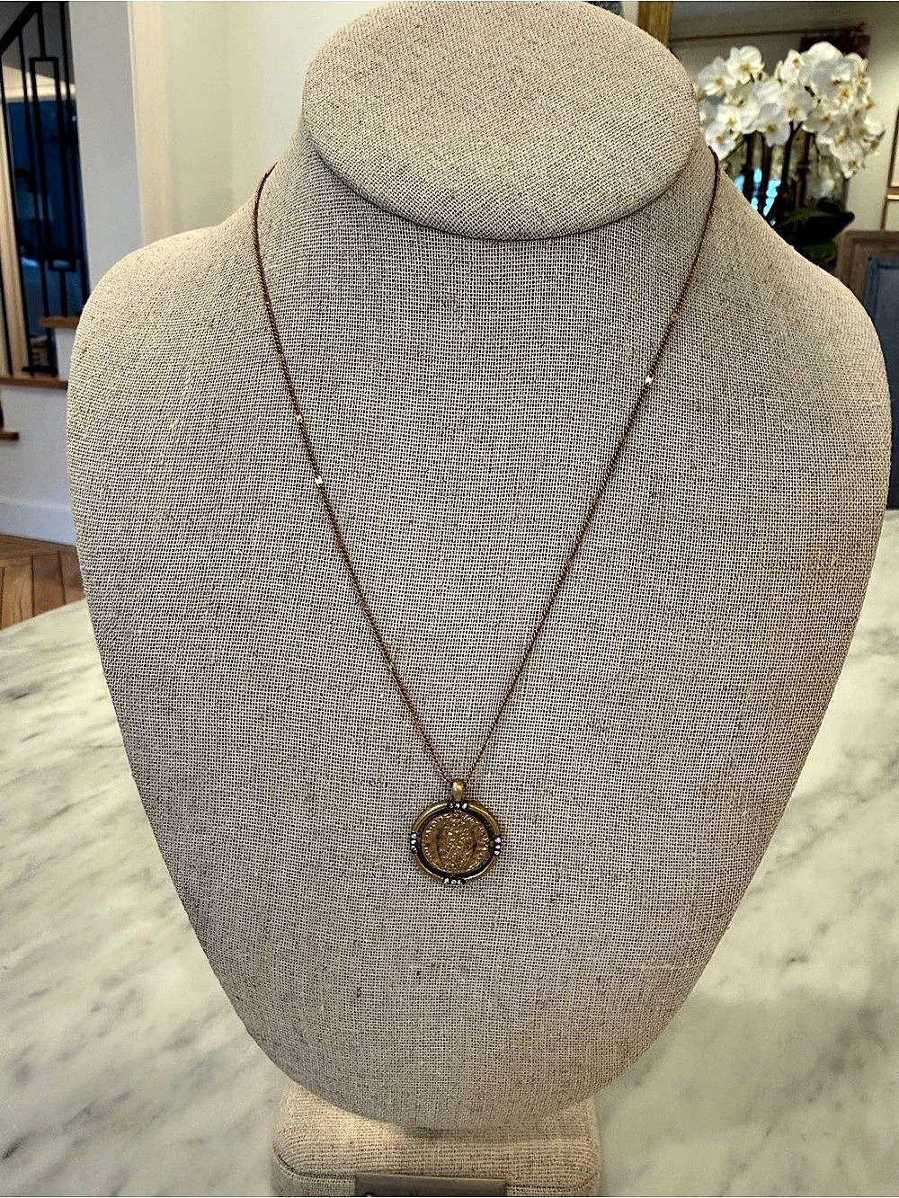 Stella & Dot Jules Coin Pendant Coin Pendant Necklace in Gold Like New